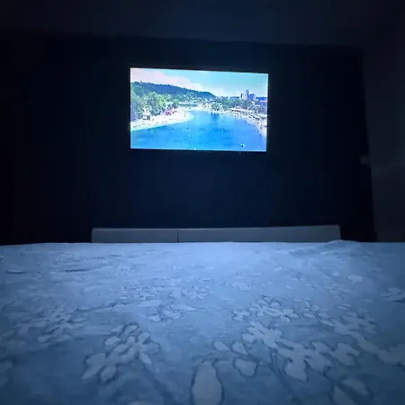 De Luxe アパート トゥズラ