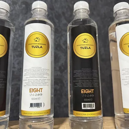 アパート De Luxe トゥズラ